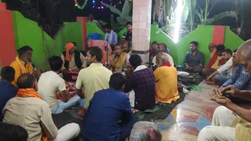 निमेज में #माँ काली के मंदिर प्रांगण में युवा समाजसेवी प्रिंस ओझा ने #हरिकीर्तन का आयोजन किया।