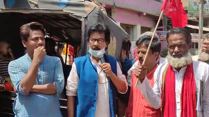 #बिहार_बंद में माले समर्थकों को बारसोई में संबोधित करते हुए माले विधायक दल के नेता कॉमरेड #महबूब_आलम
