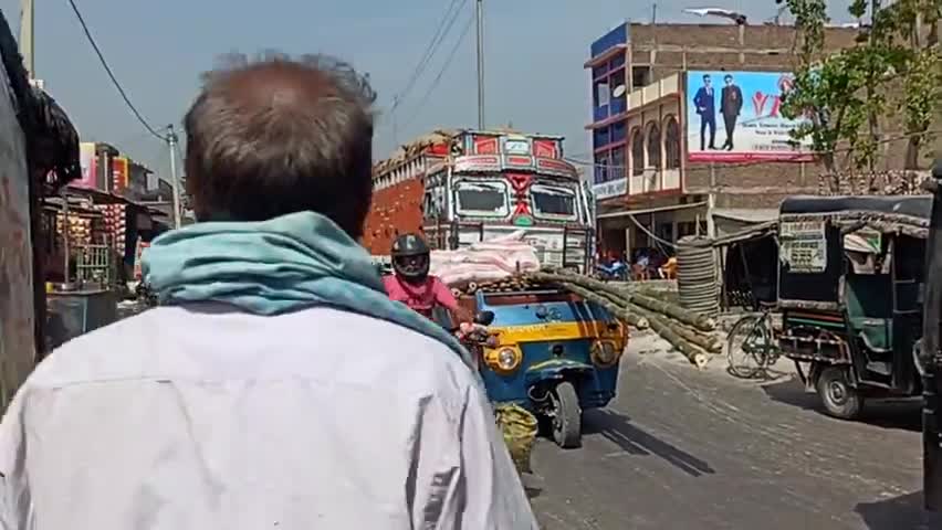 लाइव रिपोर्ट साहेबगंज: नवल किशोर पे राजद का चक्का जाम। गाड़ियों की लगी लंबी लाइन।#sahebganjsamachar #sahebganj