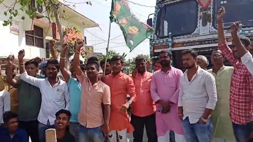 साहेबगंज: नवल किशोर पे राजद का चक्का जाम। गाड़ियों की लगी लंबी लाइन।
#sahebganjsamachar #sahebganj