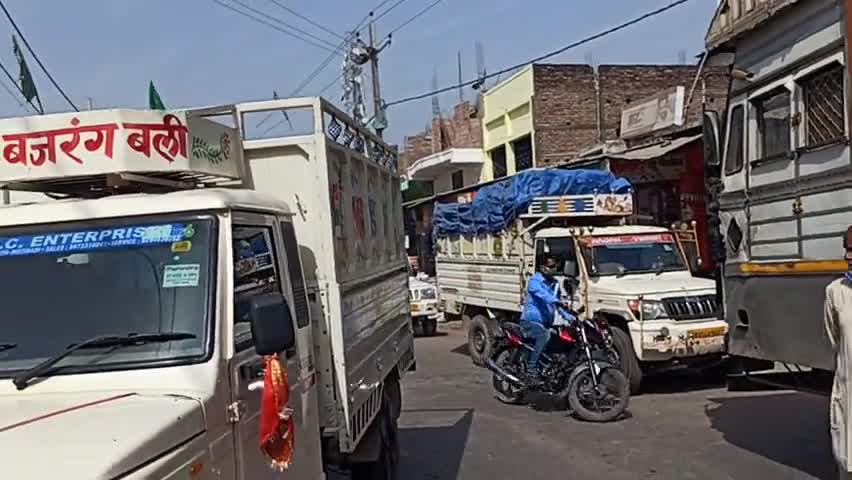 साहेबगंज: तेजस्वी के आह्वान पे केशव चौक हुआ जाम। बिहार हरताल का दिख रहा है असर।
#sahebganjsamachar #sahebganj