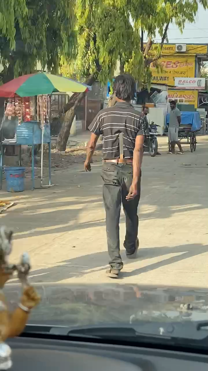 ग़ुलौआ चौक में असामाजिक तत्वों का रोड पर धार दार हथियार लेके घूमना आम बात जनता की जान ख़तरे में :- ध्यान दे प्रशासन 
 #aloktiwari55
 #aloktiwari55office