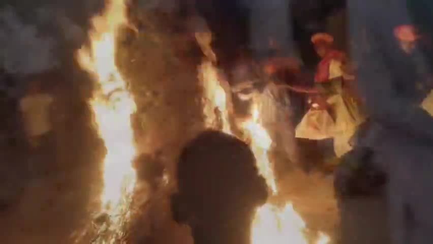#हाड़ला भाटियान में #परंपरागत तरीके से हुआ #होलिका #दहन
#kolayatnews #holikadaha #hadla #subhash_rathore
#happiholi