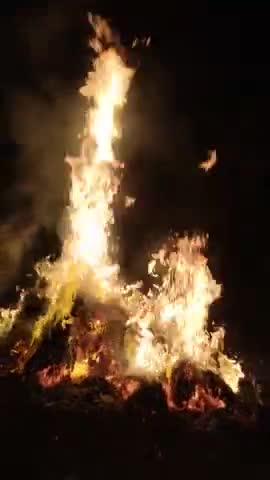 मोतिहारी: bade hi dhum dham see manikpur me manaya Gaya holika dahan
#holikadhan