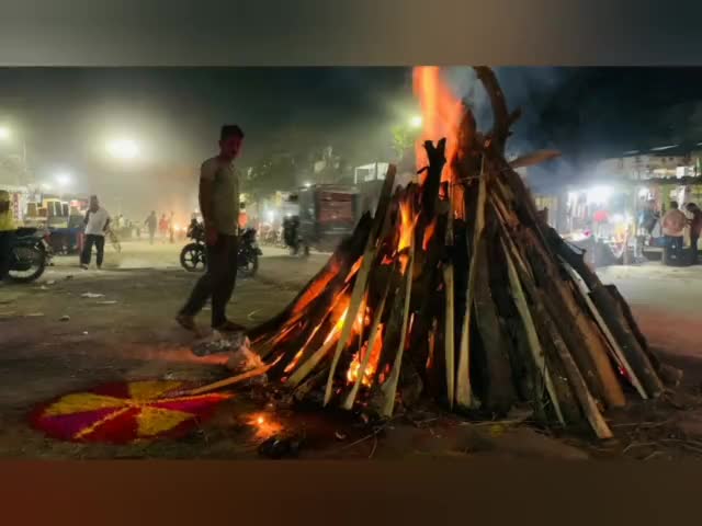 पुपरी: पुपरी में होलिका दहन पर एएसपी प्रमोद कुमार ने किया पुलिसकर्मियों के संग फ्लैग मार्च ।
#Holika
#HappyHoli