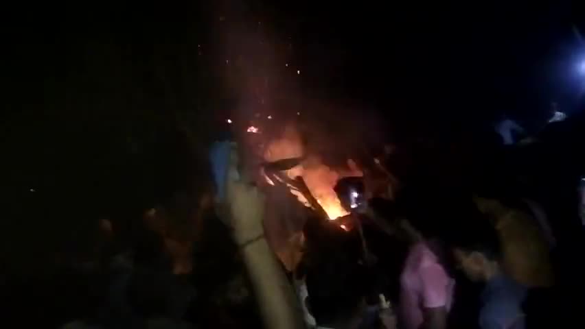 खमरिया पंडित में रात्रि 12:10 पर किया गया होलिका दहन #होली #holika_dahan