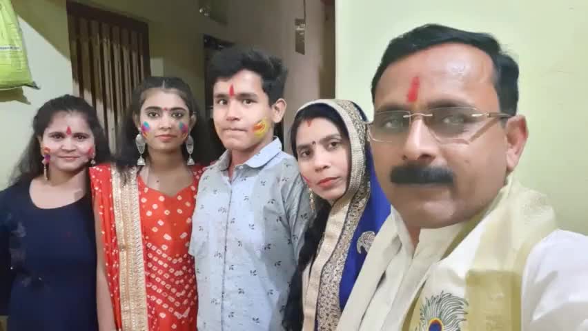 आज होली का उमंग अपनों के संग।
#happyholi2021