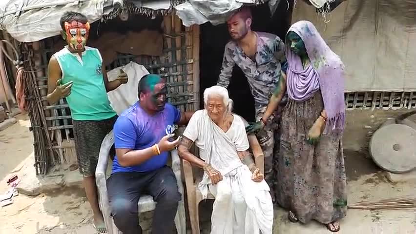 होली के शुभ अबसर पे अपने दादी जी से आशीर्वाद लेते हुए अपने परीवार के साथ !#dhirajranjanjacp