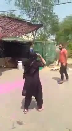 3काले कानूनों के खिलाफ पँजाब हरियाणा के आंदोलनरत किसानों इस तरह प्यार व भाईचारे से मनाया होली का त्यौहार।
#HappyHoli2021