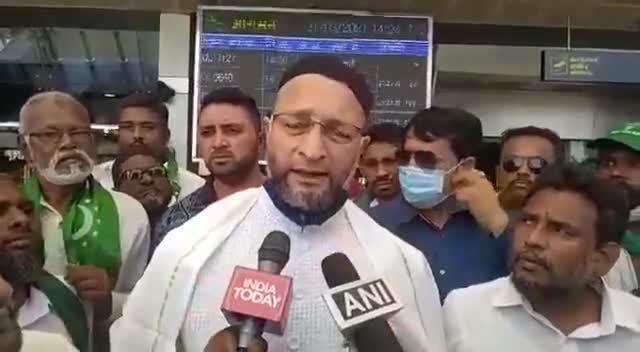 Barrister Asaduddin Owaisi Sahab arrived trichy airport Tamilnadu.

#TamilNaduElections2021 
#OwaisiInTamilnadu