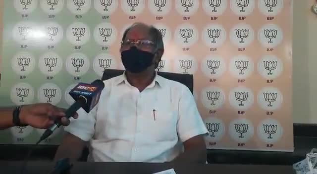रायपुर: #छत्तीसगढ़ में #Corona से दिन भर में 35 
मौतें हो गईं, और CM #असम #बंगाल घूम रहे-चिंता नहीं?
https://youtu.be/my3NE9frmF8