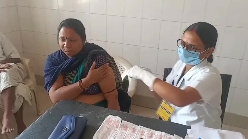 गोपालपुर: गोपालपुर पीएचसी में 150 लोगों को लगाया गया कोरोना का टीका #gopalpur