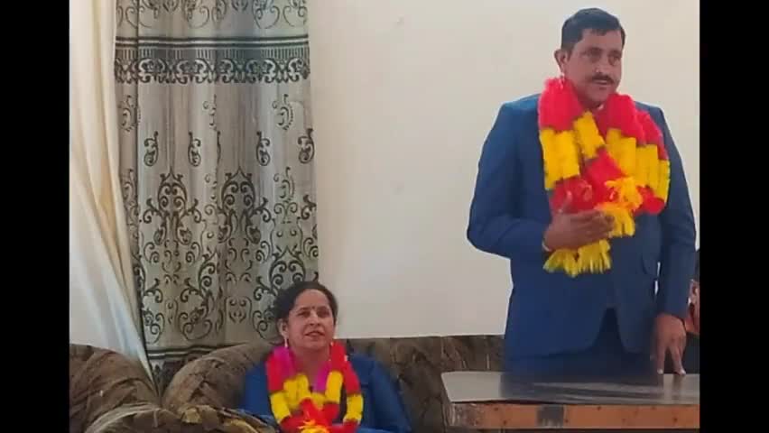 रेणुका: सेवानिवृत्ति पर #सहायक #अभियंता संगड़ाह आरके शर्मा को विभागीय कर्मचारियों द्वारा दी गई विदाई पार्टी