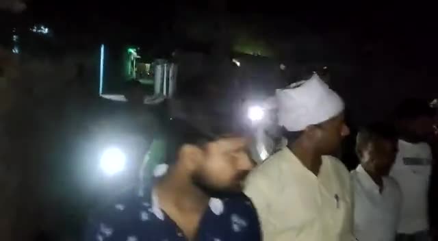 फतेहपुर: #sangaon 
 #प्रधानी चुनाव की दिनांक तय होने के बाद राजनीति में माहौल गर्म  अपने साथियों के साथ प्रचार करते #सईद_अहमद