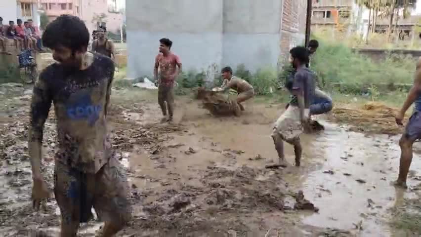 हिलसा: होली के समापन के बाद देवनगर मुहल्ले में कल मटका फोड़ने का कार्यक्रम

#देवनगर हिलसा
#नालंदा