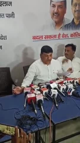 रोहित श्रीवास्तव जी को आज आम आदमी पार्टी का उत्तर प्रदेश #उपाध्यक्ष की जिम्मेदारी राज्यसभा सांसद माननीय संजय सिंह ने दी।