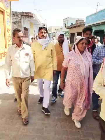समाजवादी पार्टी की पूर्व जिलाध्यक्ष ओमवती यादव बुआ जी जिला पंचायत सदस्य का चुनाव प्रचार करती हुई  #टेकपाल_कुशवाहा