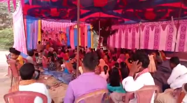 #दिघलबैंक के मुलाबारी धनतोला गांव में चल रही  3 दिवसीय सत्संग कथा का आज अंतिम दिन। भक्तों की काफी भीड़।