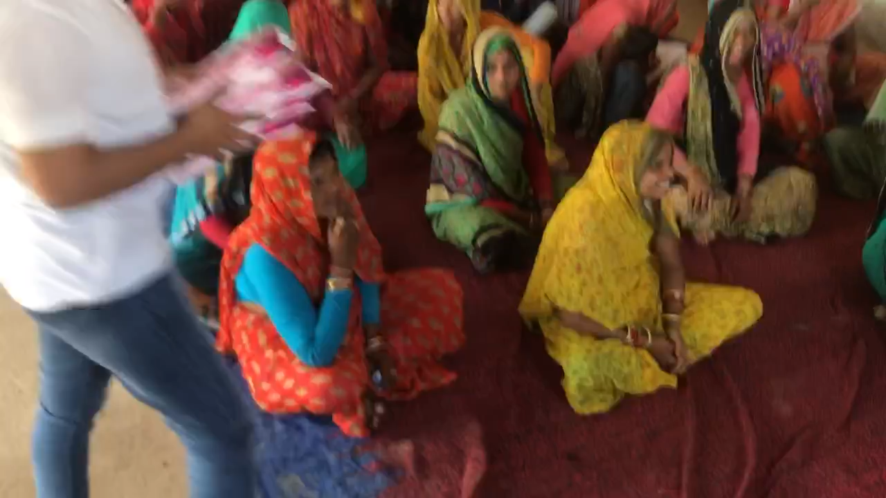 मालनपुरके पास घिरौंगी गाँव में मासिक स्वच्छता पट बात की गयी और निःशुल्क सेनेटरी पैड दिए गए ।#indiapadbank#gwalior #bhind #malanpur.gawalor #gwalior.shpt