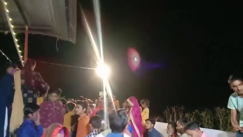 चरखारी:गोपाल जू मंदिर में #रंग #पंचमी के अवसर पर भक्तों ने धूम धाम से गुलाल व पुष्पो के साथ होली खेलकर रंग पंचमी मनाई﻿