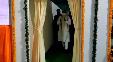 अद्भुत - ऐतिहासिक - अविस्मरणीय अभिनंदन एवं स्वागत।

#KeralaWithModi #Thiruvananthapuram