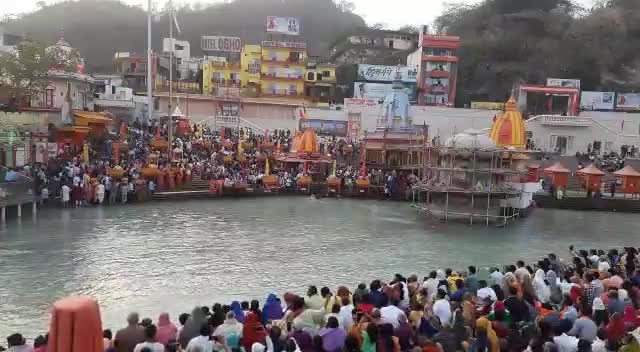 ऋषिकेश: #कुम्भ मेले की शुरुआत पूजा के साथ।