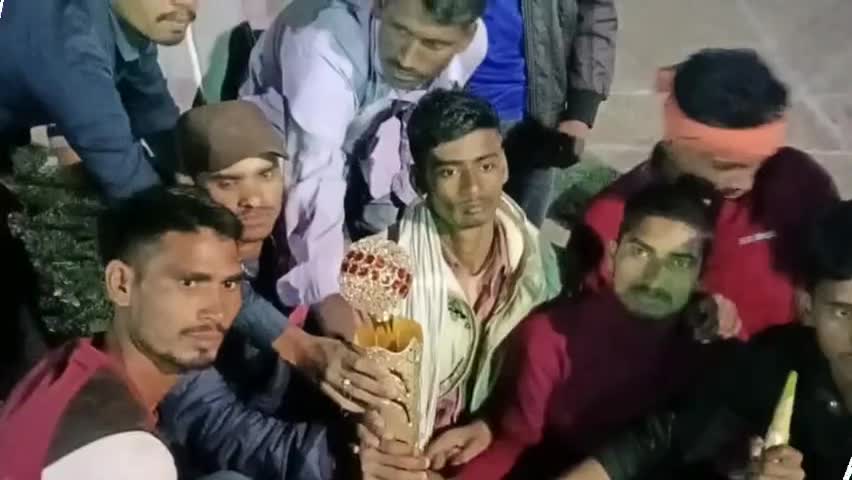 चैंपियन लीग प्लास्टिक क्रिकेट टूर्नामेंट के फाइनल मुकाबले में उपाध्याय बीघा ने ट्रॉफी पर कब्जा जमाया
#cricketmatch