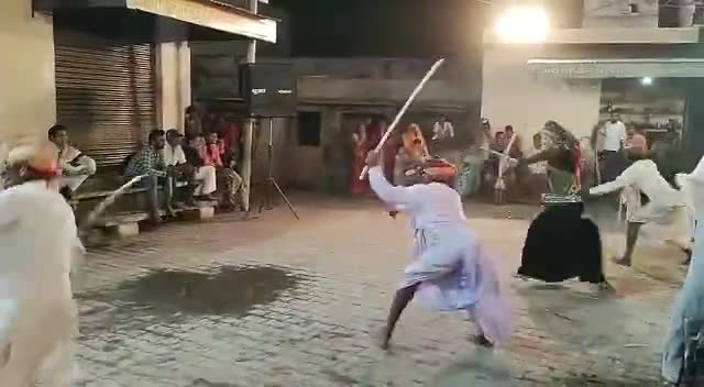 शीतला सप्तमी को पीसांगन के  झूंझालिया चोक तेलीवाड़ा में हुआ गैर नृत्य का आयोजन
#pisangan #holi #गैर
