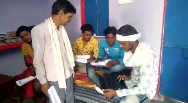 बिकौरा मे केम्प लगाकर बनाये जा रहे है आयुष्मान कार्ड 
#बिकौरा
CSC