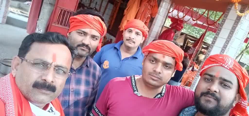 आज बक्सर गोलम्बर महावीर मंदिर के वार्षिकोत्सव पूजन में हम सभी सम्मिलित हुए।
#जय_बजरंग_बली 
#जय_श्री_राम