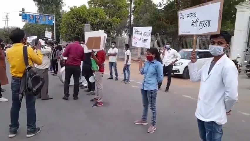 #मेरा_मास्क_मेरी_सुरक्षा
ABVP ग्वालियर महानगर द्वारा #Corona  #vaccine लगवाने तथा मास्क लगाने को लेकर जागरूक करते हुए।