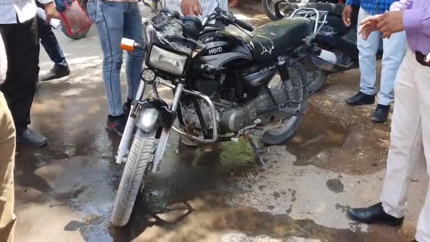 बीकानेर: कचेरी परिसर में लगी आग देखें वीडियो
#bikaner #khabar #avvalnews #aajkikhabren
#avvalnews