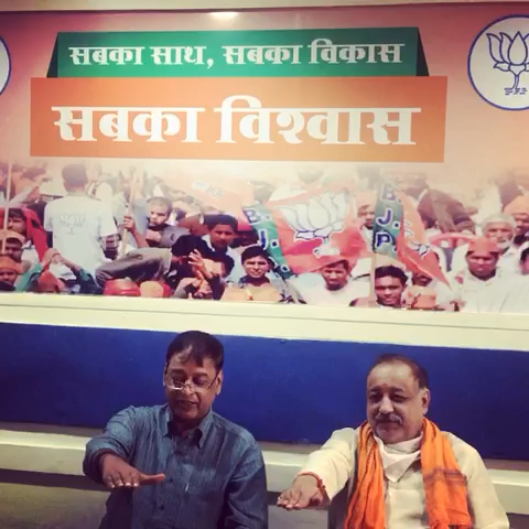 हुज़ूर: #atmnirbharbharat abhiyan ke liye sapth gran manniya dhruv narayan sinhgh ji ne kiya