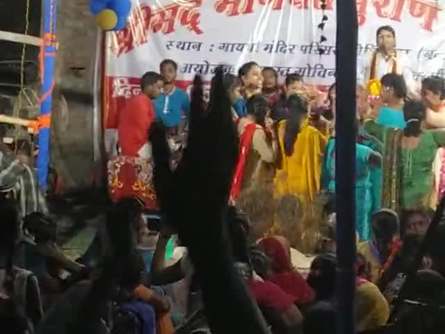 गोविंदपुर: गयात्री मन्दिर परिसर में भक्ति गीत पर झूमने को मजबूर हुए सभी लोग
#जय_हो
#govindpur #nawada