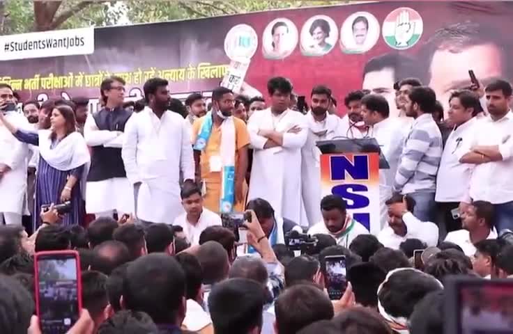 #nsuifoundationday 

दिल्ली में छात्रो के अधिकारों के हक़ के लिए nsui ने संसद मार्च का आयोजन किया