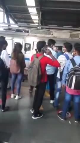 ये है दिल्ली मेट्रो का हाल #delhimetro