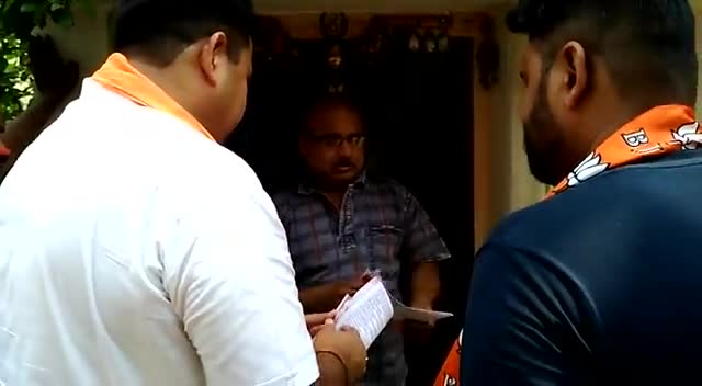 पश्चिम बंगाल : घर घर जनसंपर्क
पूरा बंगाल भाजपा के सोनार बांग्ला के संकल्प के साथ दृढ़ता से खड़ा है।  
#EbarBJP