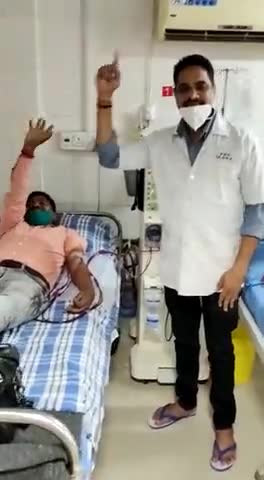 #ब्लड डोनेट करते हुए लोग