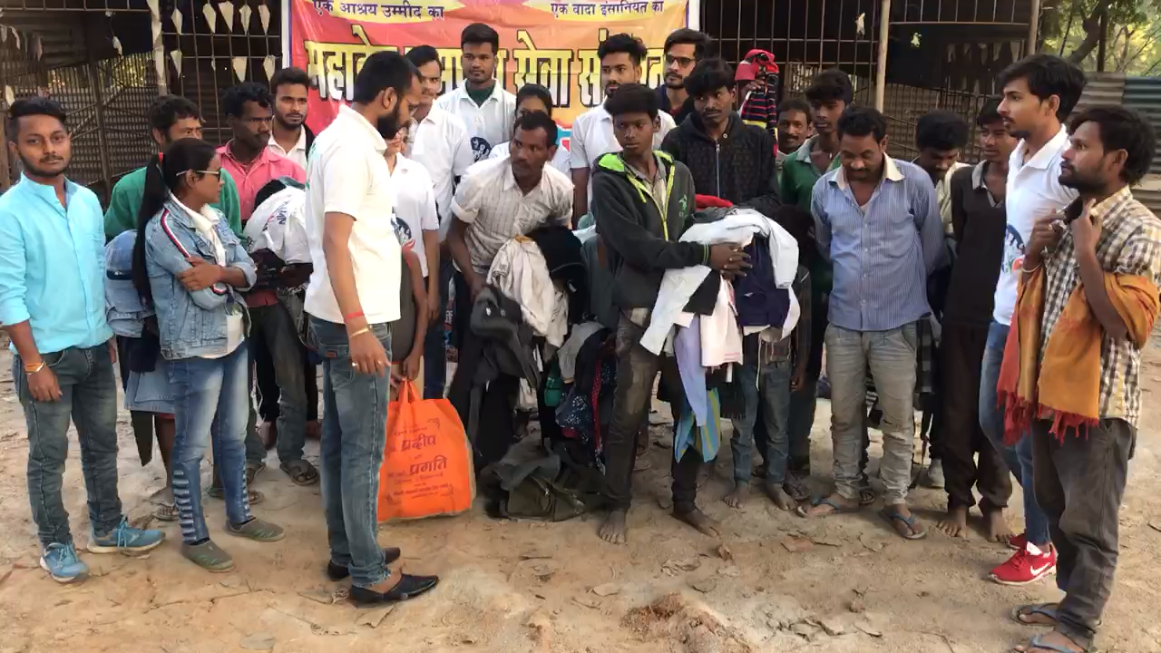 आवश्यकता क्या होती है ये तो कोई इनसे पूछें , जो पुराने कपड़ों नए कपड़ों जैसी ख़ुशी ढूँढते है, लगभग 9000जोड़ी कपड़े लोगों तक पहुँचे । #gwalior #gwalior196 #cloth