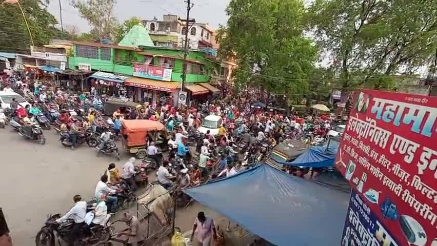 अंबिकापुर: लोकडौन से पहले समान खरीदने निकले लोग ओर हुआ जाम।
#chhatisgarh