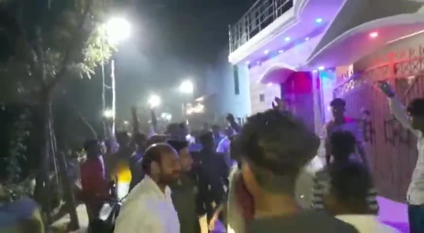 फैज़ाबाद: #jilapanchayat#chunav 
#news #video #viral #
सुरजीत रावत ने अपने ग्राम सभा रायपुर में किया जनसंपर्क
#views