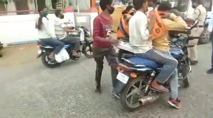 Bharat me corona ke badhte roop ko dekhte hue Police ki chaukshi. 
#corona #secondwave