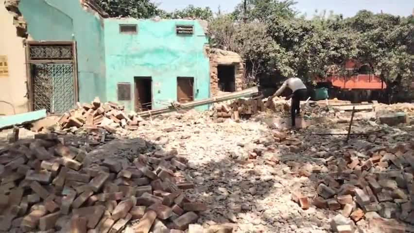 देेेवरिया: #कलेक्ट्रेट अधिवक्ता जर्जर भवन हो सकता था बड़े हादसे का शिकार अधिकारियों के निर्देश पर किया जा रहा है नवीन निर्माण@DM