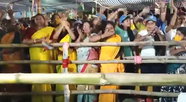 खेला होबे, कोरोना काल के दौर में ऐसा सिर्फ बंगाल में ही हो सकता है। 
#BangalElection2021 #bangalelection #TMC