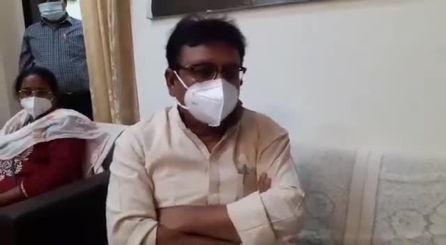 मौतों का आंकड़ा न पूछें...मरीजों की बात करो ??
निकम्मी शिवराज सरकार

#खण्डवा के प्रभारी वनमंत्री
