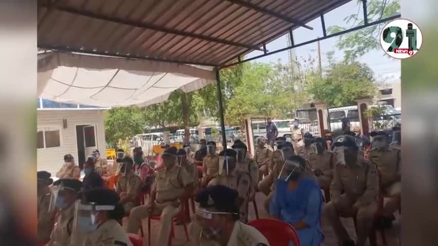 *कोरोना कर्फ्यू में पुलिस के व्यवहार एवं कोरोना से बचाव के लिए आवश्यक दिशा निर्देश दिए#indianarmy #coronanews #covind19