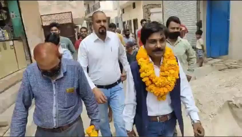 #STF #UP से रिहाई के बाद बब्बर शेर भीम सेना चीप #Nawab_Satpal_Tanwar जी का फूल-मालाओं व ढोल-बाजों के साथ जोरदार स्वागत।