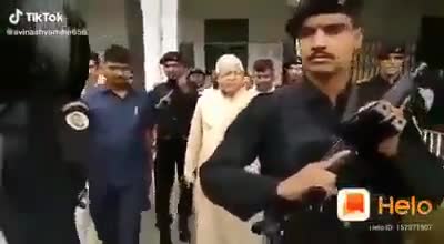 बिहार के पूर्व मुख्यमंत्री एवं गरीबों के मसीहा 
राष्ट्रीय जनता दल के राष्ट्रीय अध्यक्ष आदरणीय #लालू_प्रसाद_यादव जी को मि
