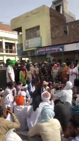 #बेशर्म सोनाली फोगाट के पटेल नगर कार्यक्रम के विरोध में माताओं,बहनों,किसानों और युवाओं ने संभाला मोर्चा।