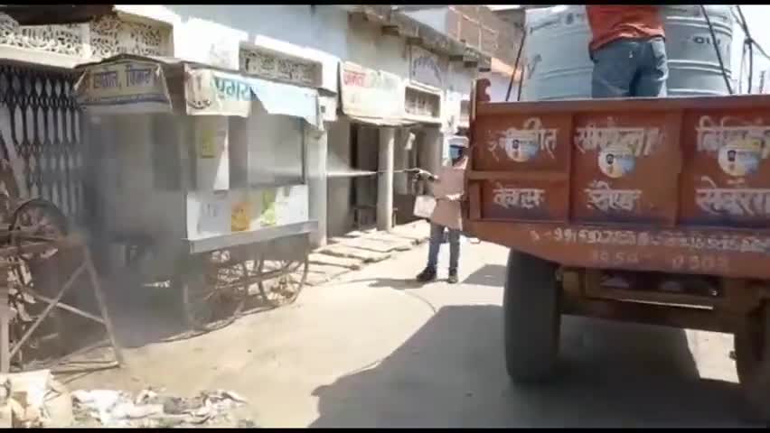 सेवराई: सामाजिक कार्यकर्ता आशीष गुप्ता के नेतृत्व में नगर के विभिन्न मोहल्लों में किया सैनेटाइजेशन का कार्य #कोरोना #सेनेटाइजेशन